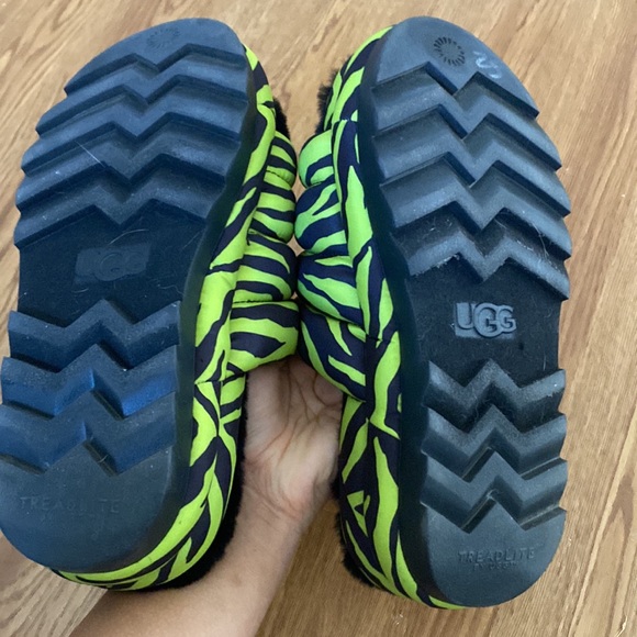 Fuzzy Uggs sandals. - Picture 3 of 3